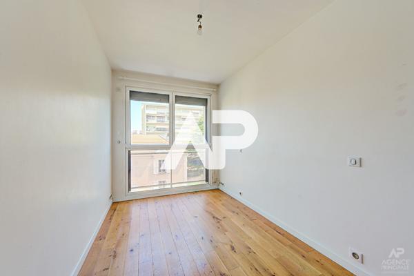 Appartement Rueil Malmaison 3 pièce(s) 56.48 m² 330 000 € **  - Référence  17606