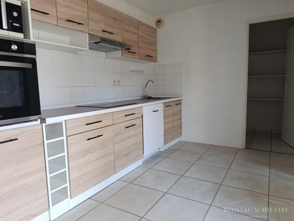 POITIERS EST - T3 ENTIEREMENT RENOVE AVEC PARKING