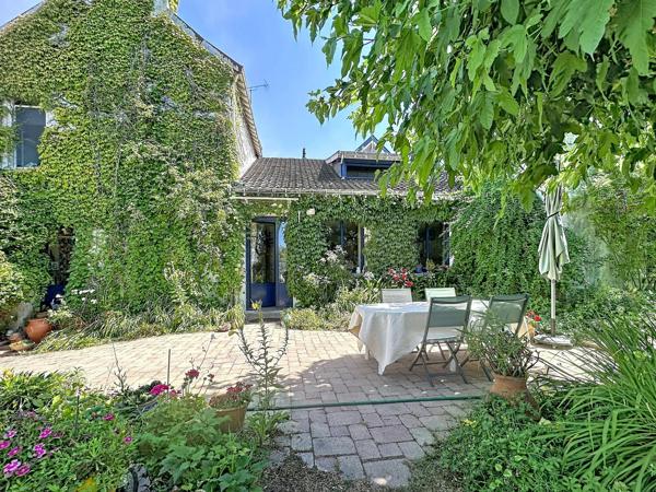 Au calme d’une impasse, découvrez cette maison familiale à Sablé-sur-Sarthe !