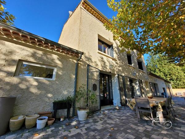Mas provençal 4 chambres + gîte indépendant avec piscine - 9 pièce(s) 211 m2- Sarrians