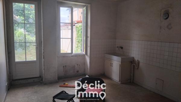 Vente maison Ruffec, 82m² 3 pièces 33 680€ avec garage