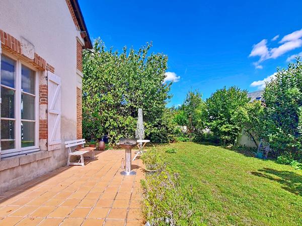 OLIVET BOURG - IMMEUBLE - 3 APPARTEMENTS T2 ET 1 APPARTEMENT T5 - JARDIN CLOS - PLACE DE STAIONNEMENT