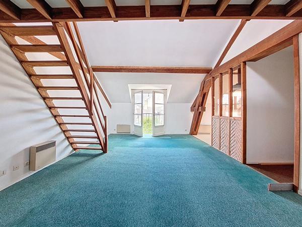 OLIVET BOURG - IMMEUBLE - 3 APPARTEMENTS T2 ET 1 APPARTEMENT T5 - JARDIN CLOS - PLACE DE STAIONNEMENT