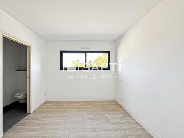 Maison d'architecte contemporaine 7 pièces avec sous-sol complet et piscine