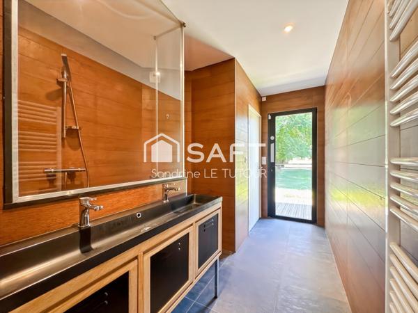 Maison d'architecte contemporaine 7 pièces avec sous-sol complet et piscine