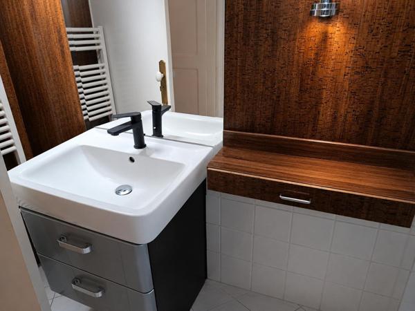 Immeuble composé de deux appartements et un commerce