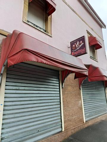 Immeuble composé de deux appartements et un commerce