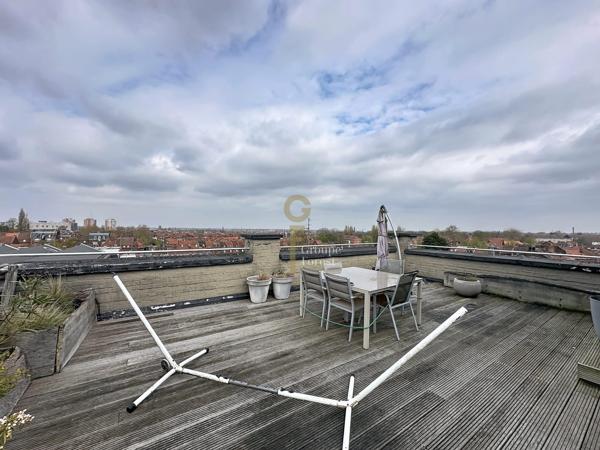 UNIQUE PENTHOUSE DE 136M2 : 3 CHAMBRES, TERRASSE DE 200M2 ET PARKING PRIVATIF