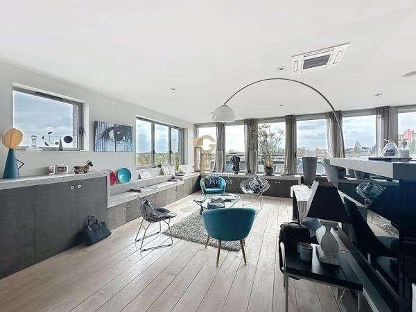 UNIQUE PENTHOUSE DE 136M2 : 3 CHAMBRES, TERRASSE DE 200M2 ET PARKING PRIVATIF