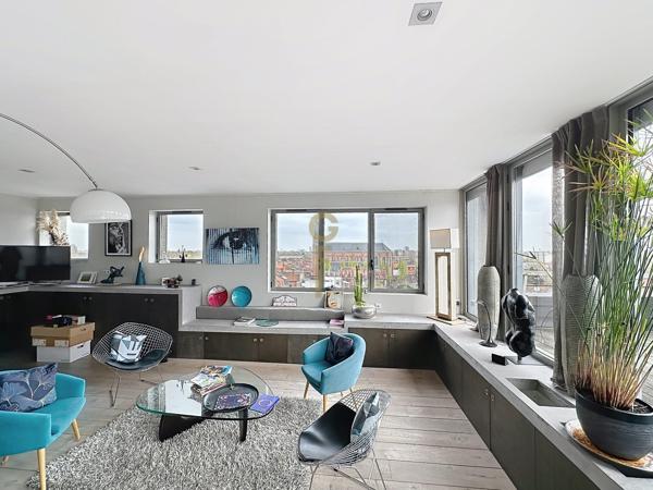UNIQUE PENTHOUSE DE 136M2 : 3 CHAMBRES, TERRASSE DE 200M2 ET PARKING PRIVATIF