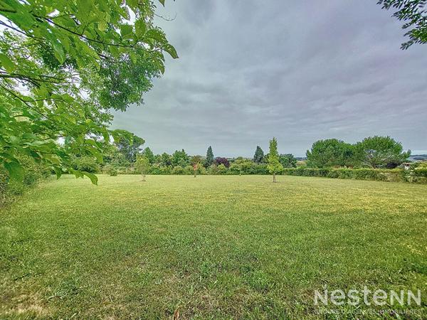 A Vendre terrain à bâtir de 2 197 m² dans le village de Saint-Puy