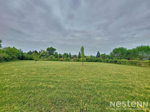A Vendre terrain à bâtir de 2 197 m² dans le village de Saint-Puy