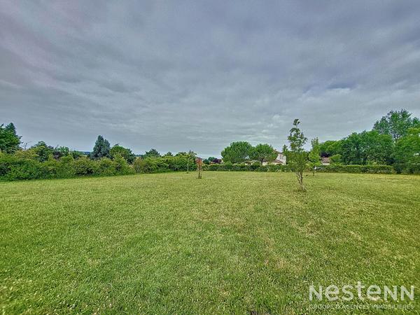 A Vendre terrain à bâtir de 2 197 m² dans le village de Saint-Puy