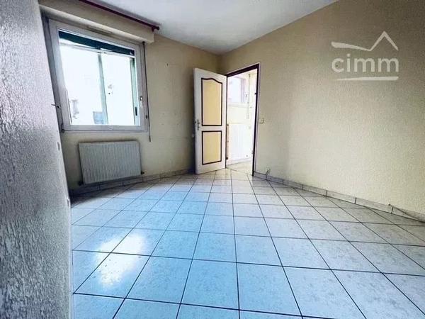 Découvrez ce bel appartement de 120 m², idéalement situé en plein centre de Valence.
