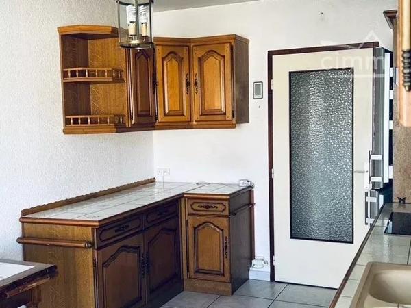 Découvrez ce bel appartement de 120 m², idéalement situé en plein centre de Valence.