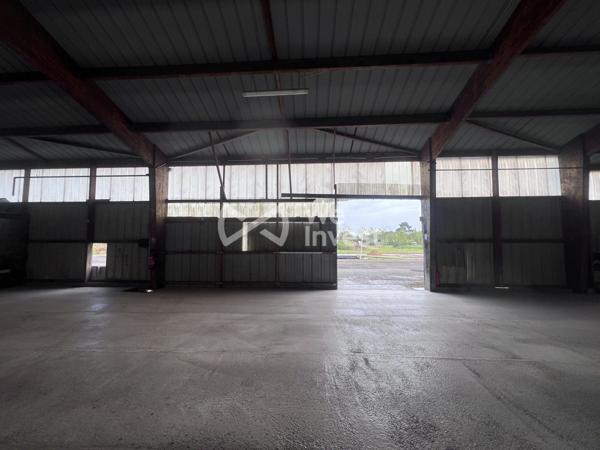 HANGAR et SHOWROOM