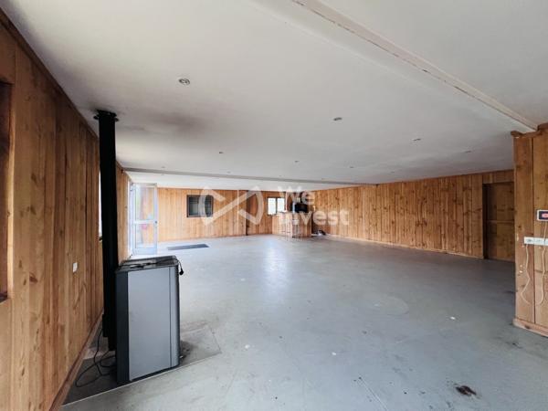 HANGAR et SHOWROOM