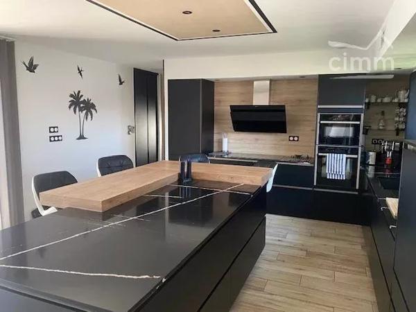 Noé 31410, dans un petit lotissement.