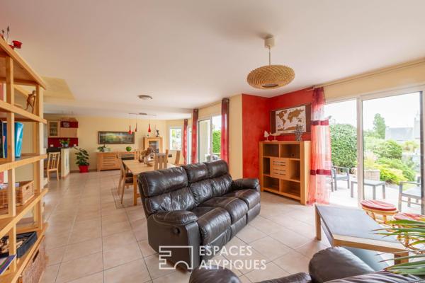 Vaste maison moderne et spacieuse, proche plages et commerces, local commercial