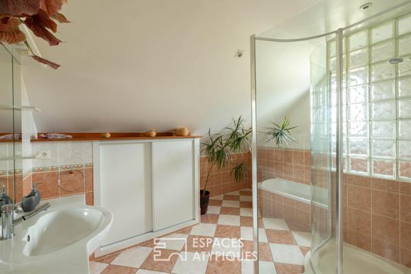 Vaste maison moderne et spacieuse, proche plages et commerces, local commercial
