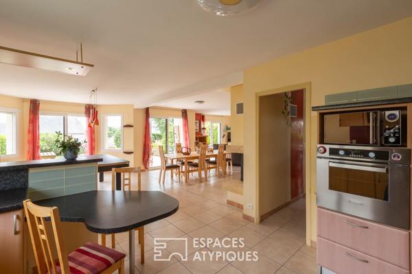 Vaste maison moderne et spacieuse, proche plages et commerces, local commercial