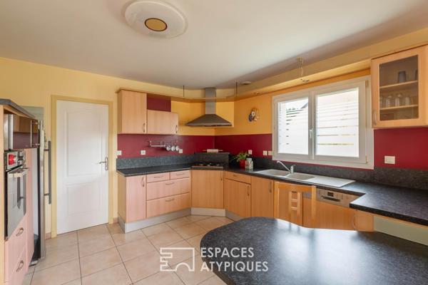 Vaste maison moderne et spacieuse, proche plages et commerces, local commercial