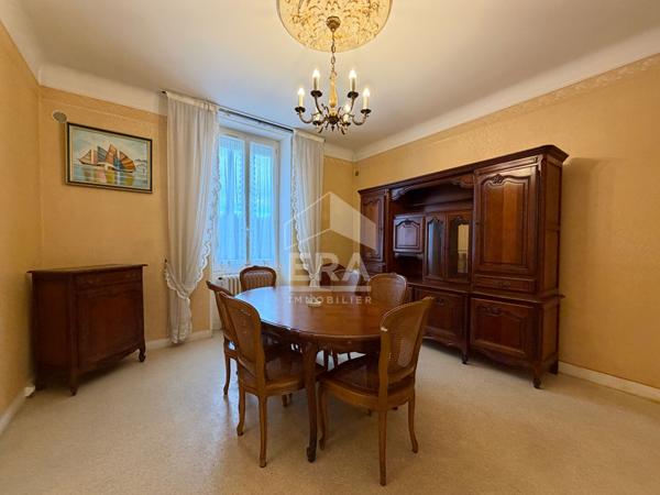 À Saint-Georges, le charme de la pierre avec vie de plain-pied, grand garage et jardin de 500 m² !