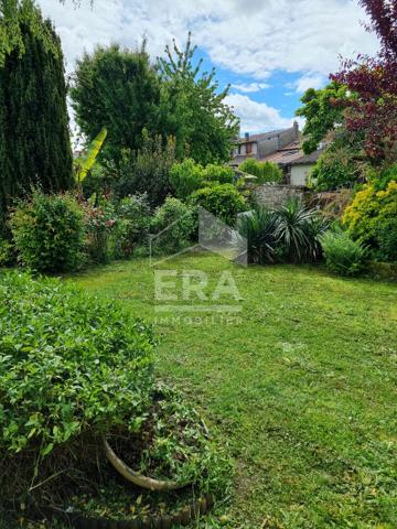 À Saint-Georges, le charme de la pierre avec vie de plain-pied, grand garage et jardin de 500 m² !