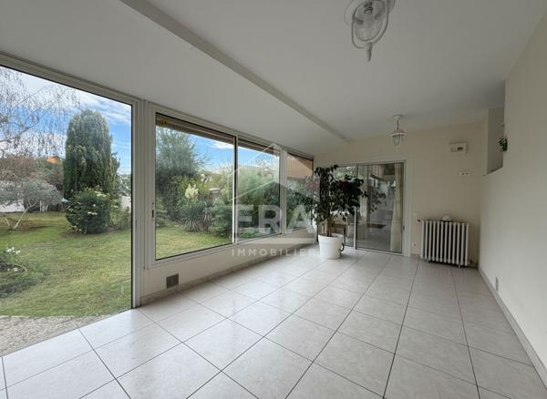 À Saint-Georges, le charme de la pierre avec vie de plain-pied, grand garage et jardin de 500 m² !