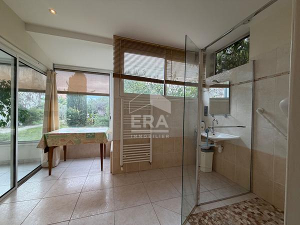 À Saint-Georges, le charme de la pierre avec vie de plain-pied, grand garage et jardin de 500 m² !