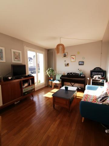 HYPERCENTRE, APPARTEMENT 70 M2, 2 CHAMBRES, STATIONNEMENT, TERRASSE