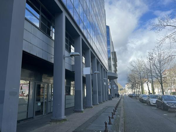 TOURS CENTRE BUREAUX COMMERCIAUX A LOUER 80 M² EN RDC AVEC VITRINE