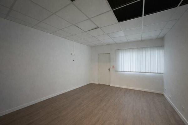 TOURS CENTRE BUREAUX COMMERCIAUX A LOUER 80 M² EN RDC AVEC VITRINE