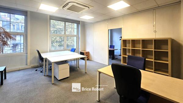 Bureaux à louer à Lyon 6ème avec étage élevé et proximité métro Brotteaux