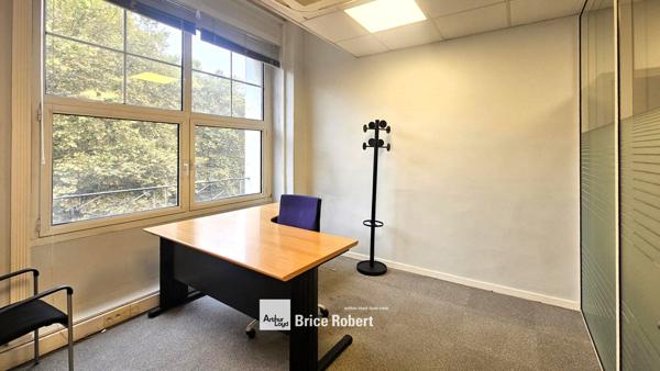 Bureaux à louer à Lyon 6ème avec étage élevé et proximité métro Brotteaux