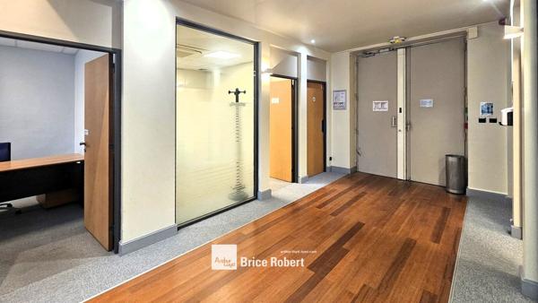 Bureaux à louer à Lyon 6ème avec étage élevé et proximité métro Brotteaux