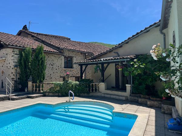 Élégante propriété de caractère avec trois habitations, piscine et cadre privilégié Bouillac