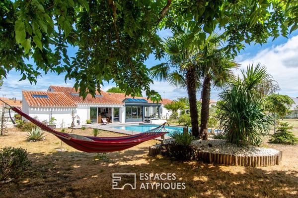 Maison bord de mer aux volumes uniques avec piscine
