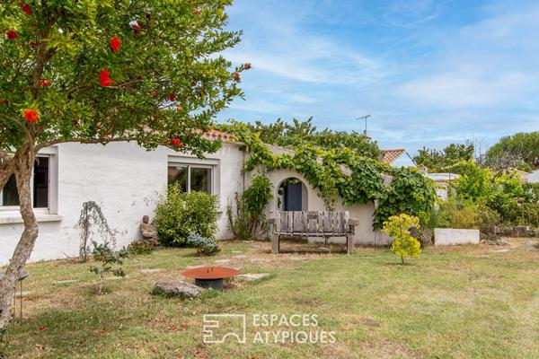 Maison bord de mer aux volumes uniques avec piscine