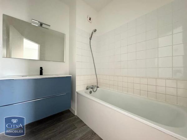 Appartement à louer 2 pièces 42.89m² Riom (63200)