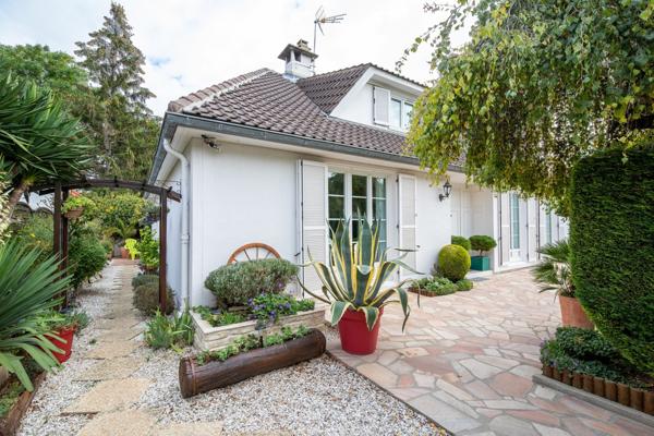 magnifique maison de 7 pièces CORMEILLES