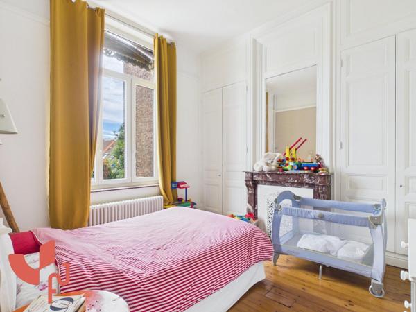 maison 5 chambres, 2 bureaux, avec du cachet