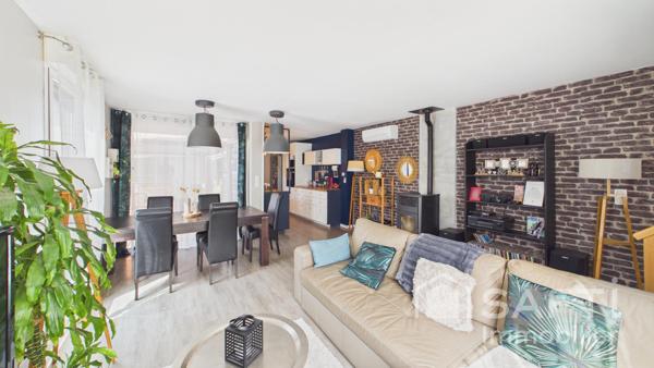 Maison contemporaine en conteneurs – Proche du centre-ville, avec piscine