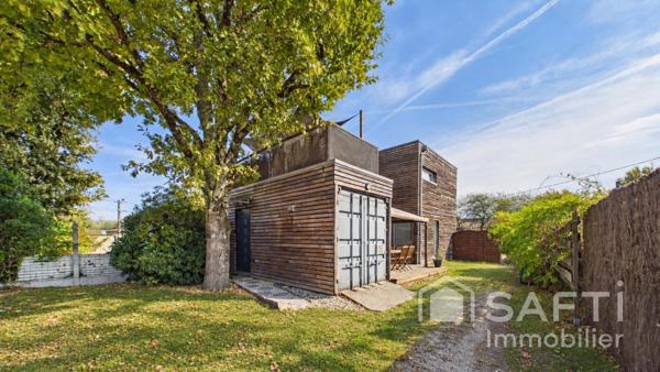 Maison contemporaine en conteneurs – Proche du centre-ville, avec piscine