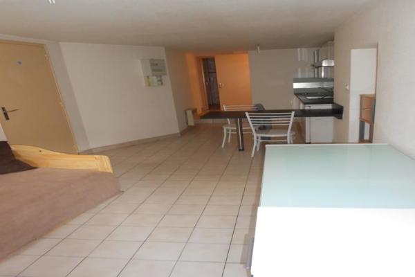 Studio
                                                                                                                                                                                                                                                                                                                        1 pièce(s)                                                                                                                                                                                                                                                                                                                              25  m²