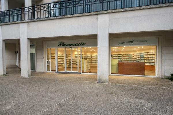 Local Commercial 3 pièces - 154 m²