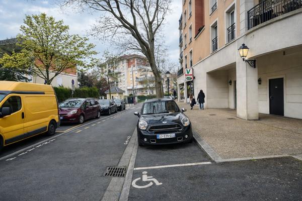 Local Commercial 3 pièces - 154 m²