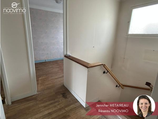 Coeur de bourg ! Au calme, maison à rénover non mitoyenne avec garage et petit jardin