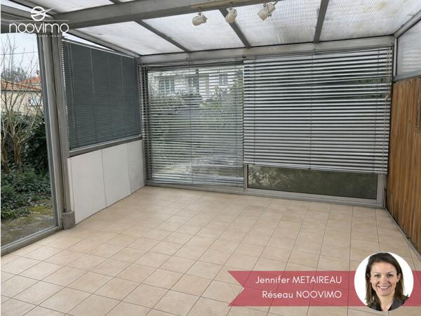 Coeur de bourg ! Au calme, maison à rénover non mitoyenne avec garage et petit jardin