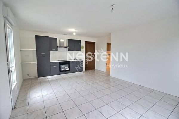 HEYRIEUX - Appt T2 - Balcon - Place de stationnement